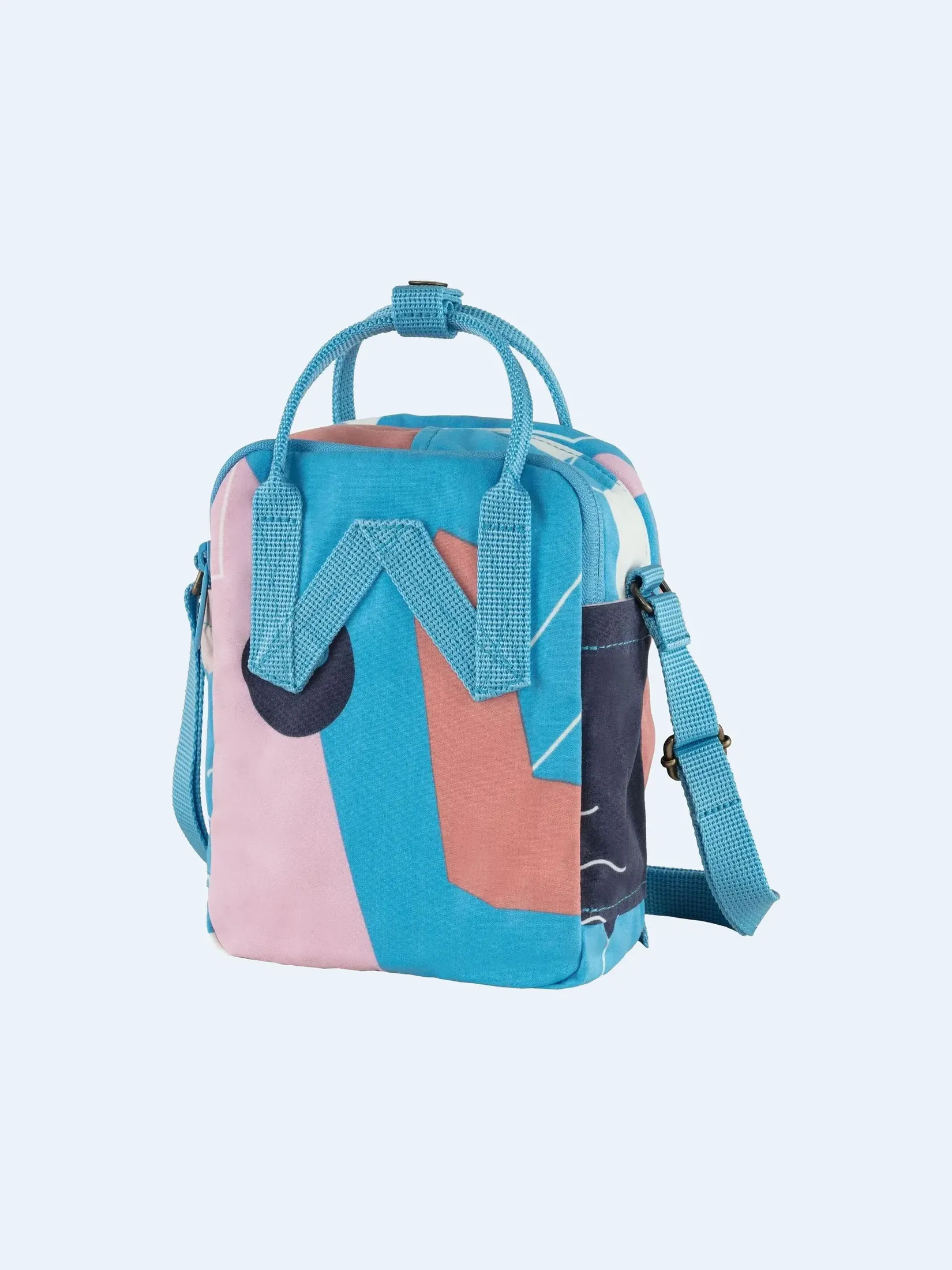 mochila_kanken_art_sling_superficie_oceanica_costado